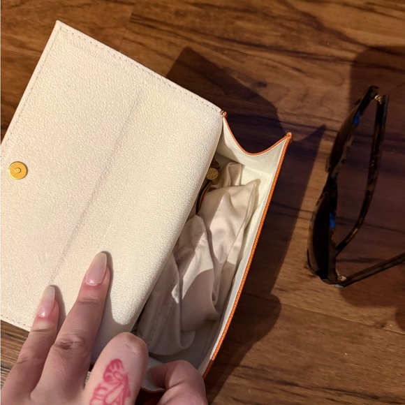 Tory Burch Tortoise Sunglasses with Bold Orange Case - Picture 3 of 3